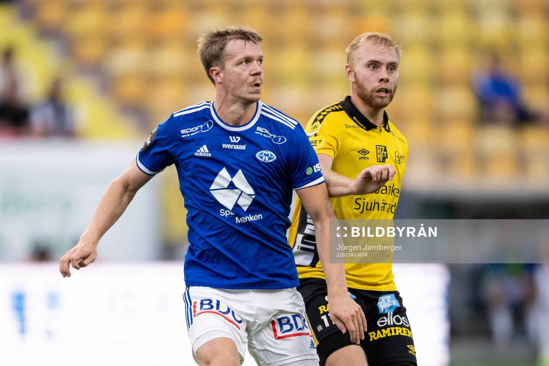 Eirik Haugan of Molde and Sveinn Gudjohnsen of Elfsborg