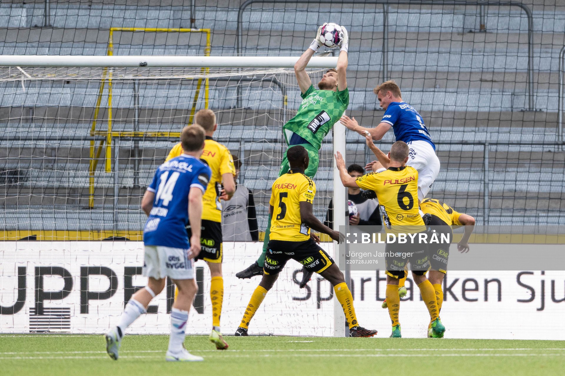 Goalkeeper Tim Rönning of Elfsborg