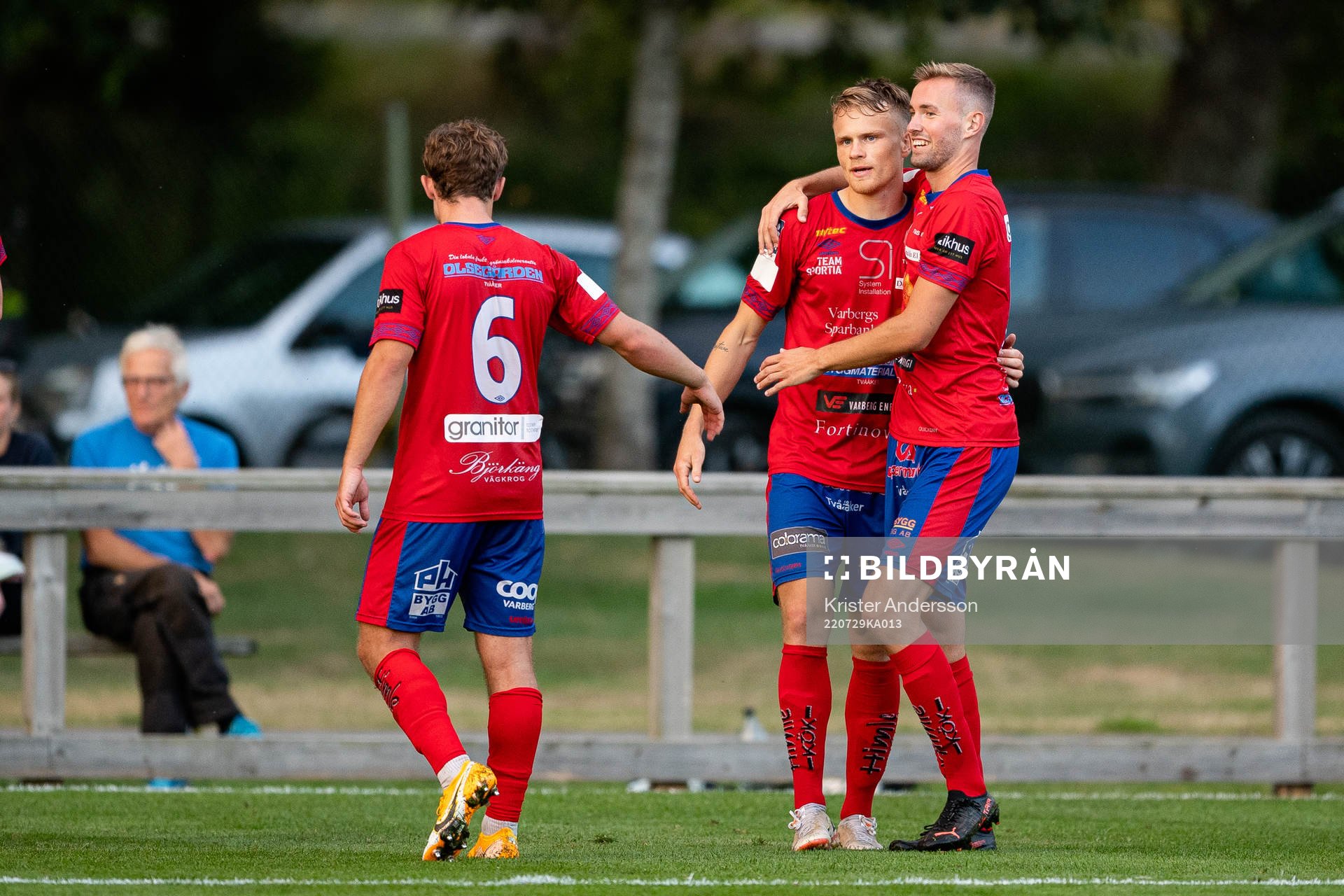 Tvååkers Isak Petersson jublar med Adam Lindgren