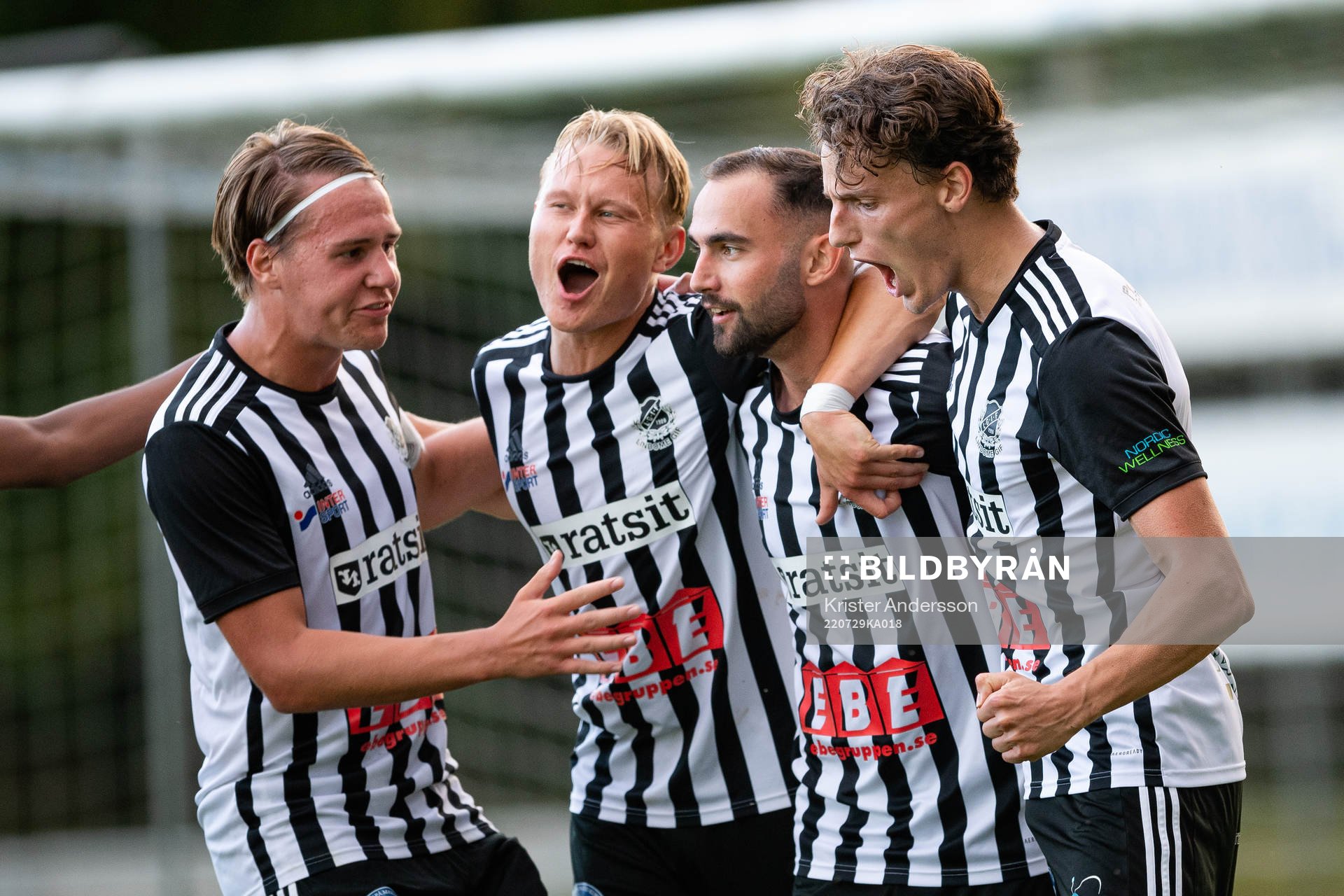 Lindomes spelare jublar