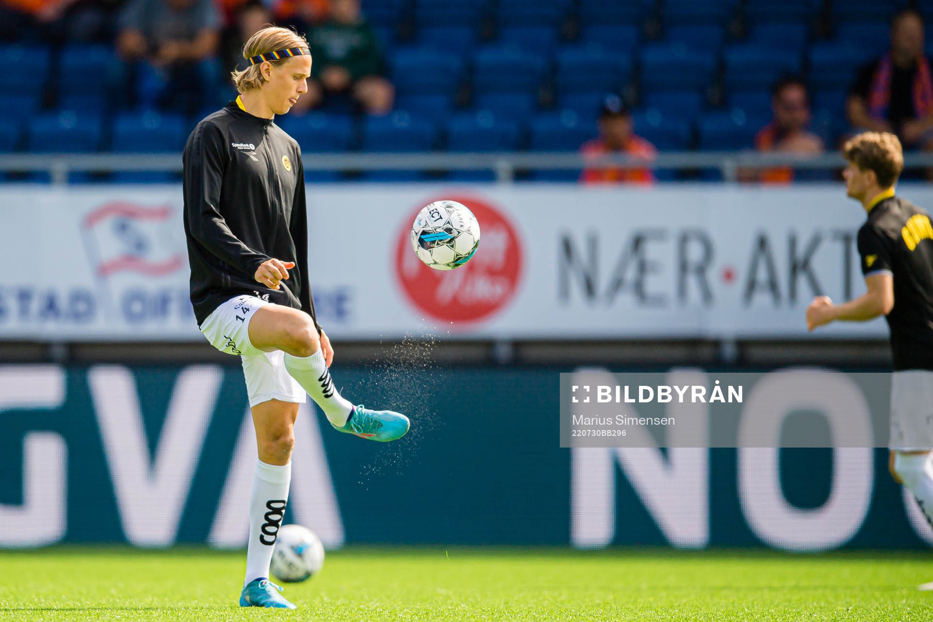 Ulrik Saltnes of Bodø/Glimt warms up