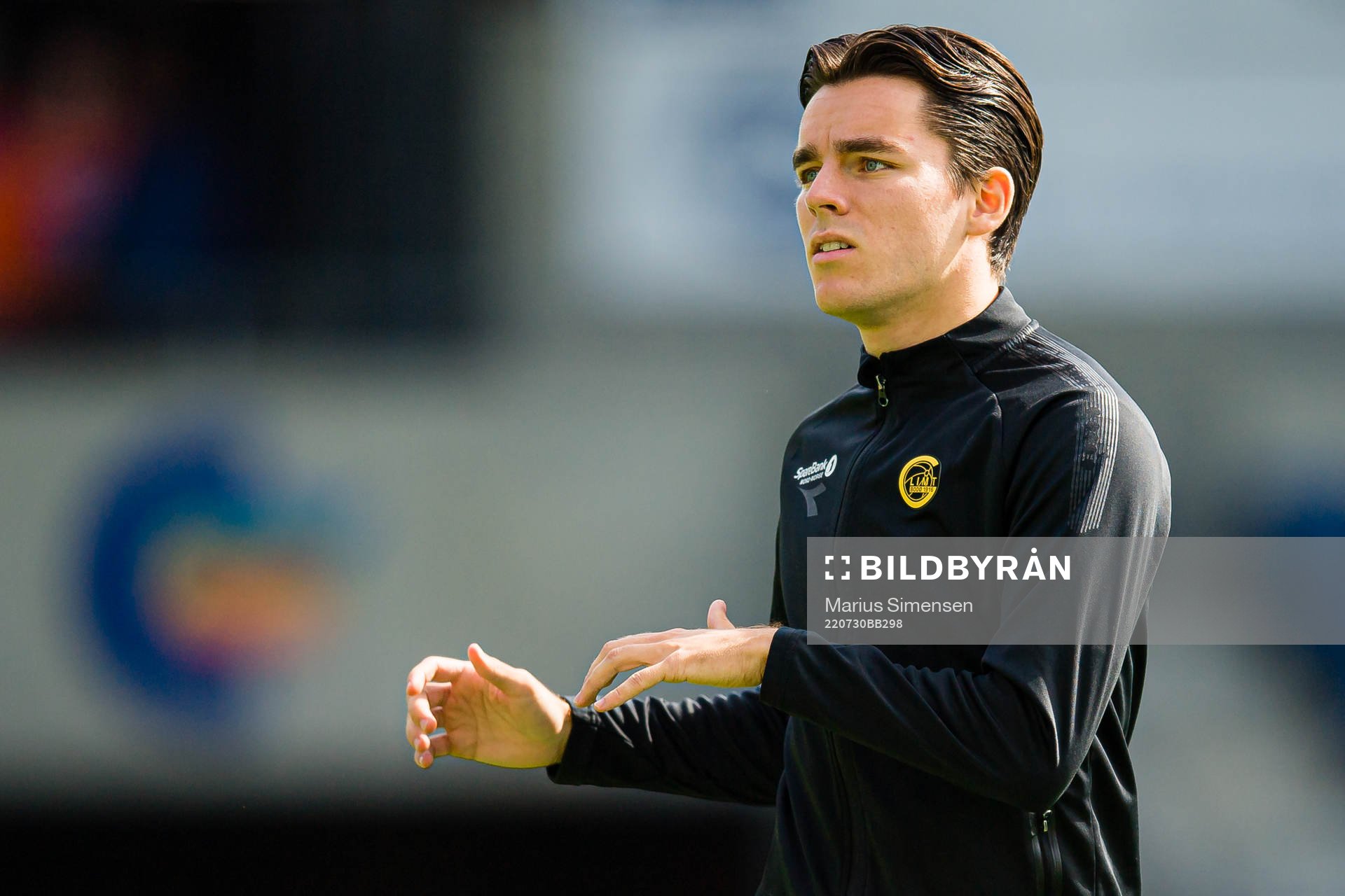 Hugo Vegard Vetlesen of Bodø/Glimt warms up