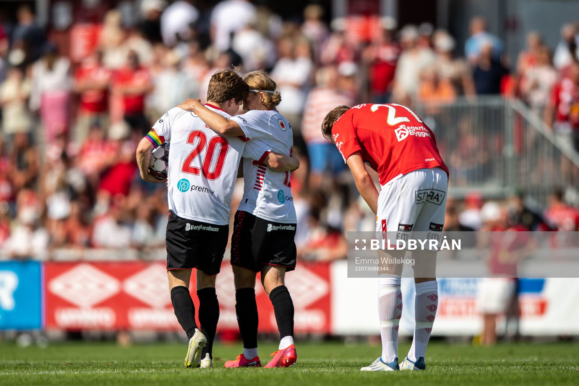 Kalmars Oliver Berg och Sebastian Nanasi jublar