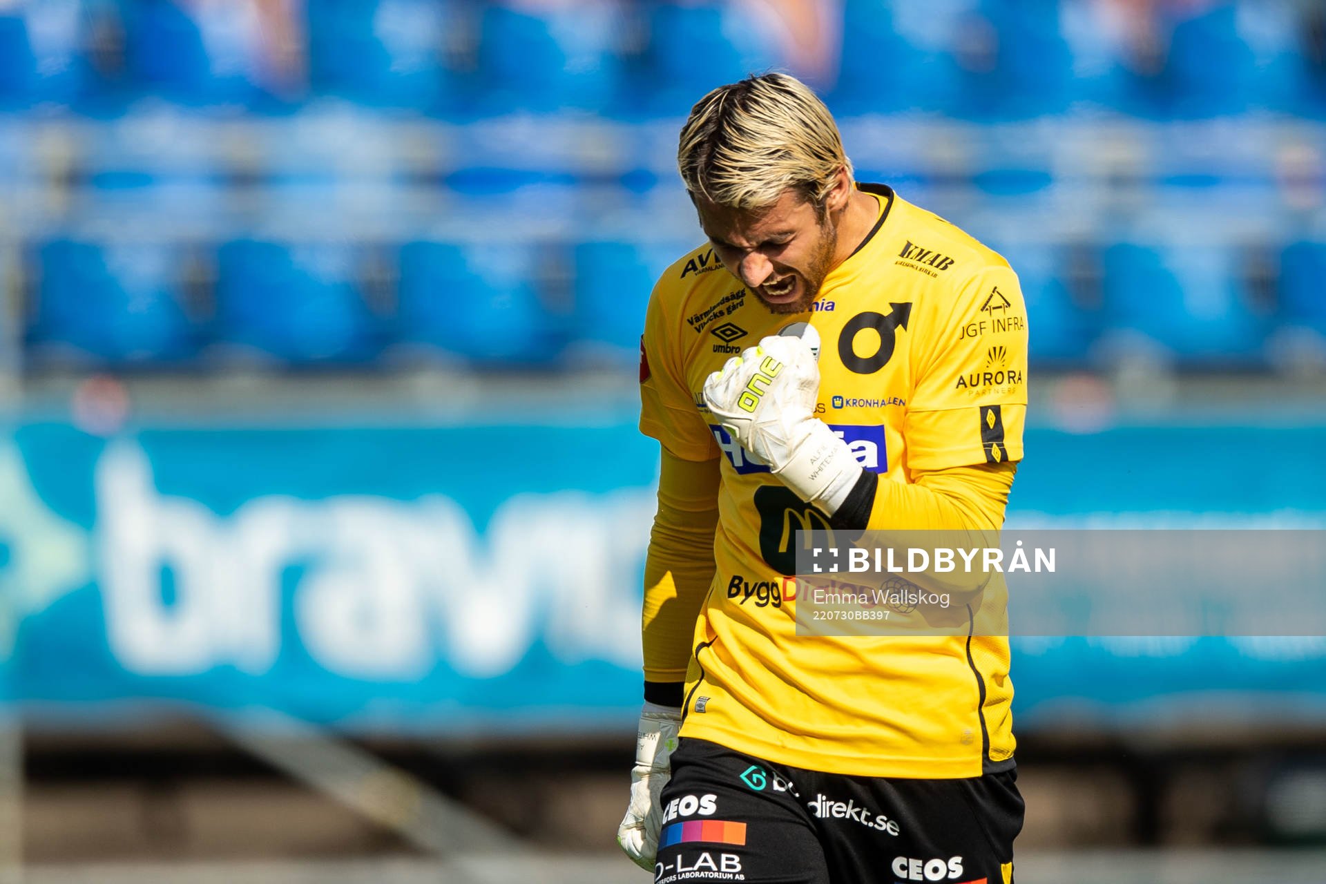 Degerfors målvakt Alfie Malik Whiteman jublar
