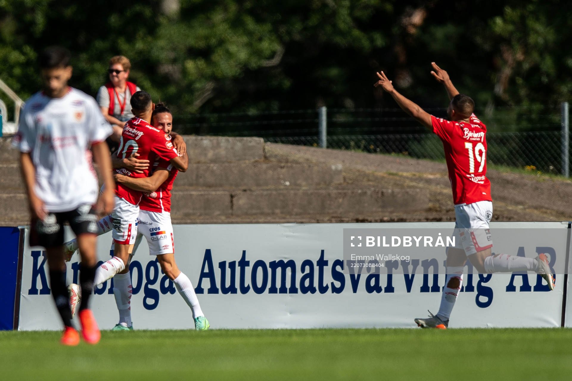 Degerfors Elyas Bouzaiene och Dijan Vukojevic jublar