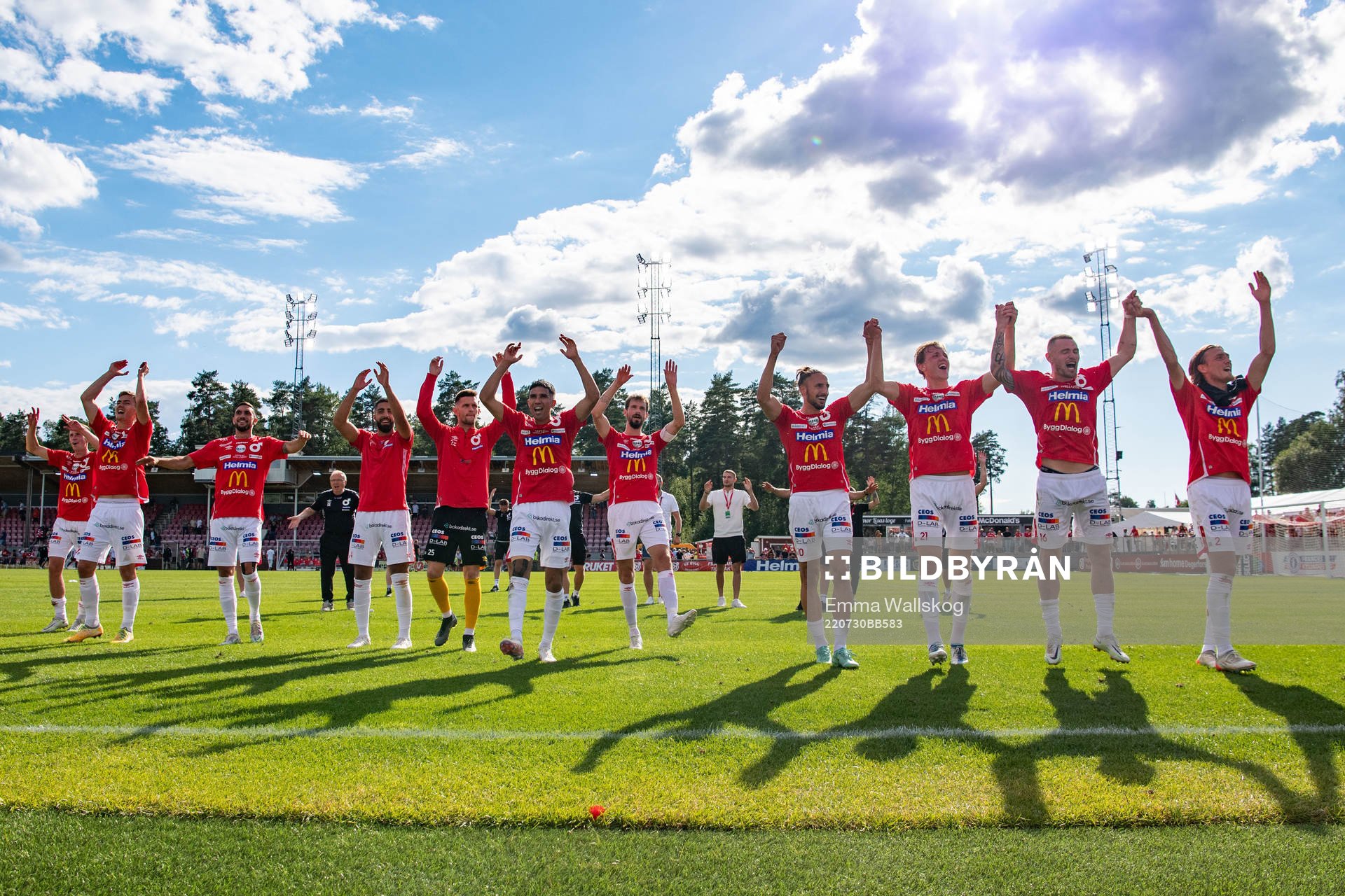 Degerfors spelare jublar