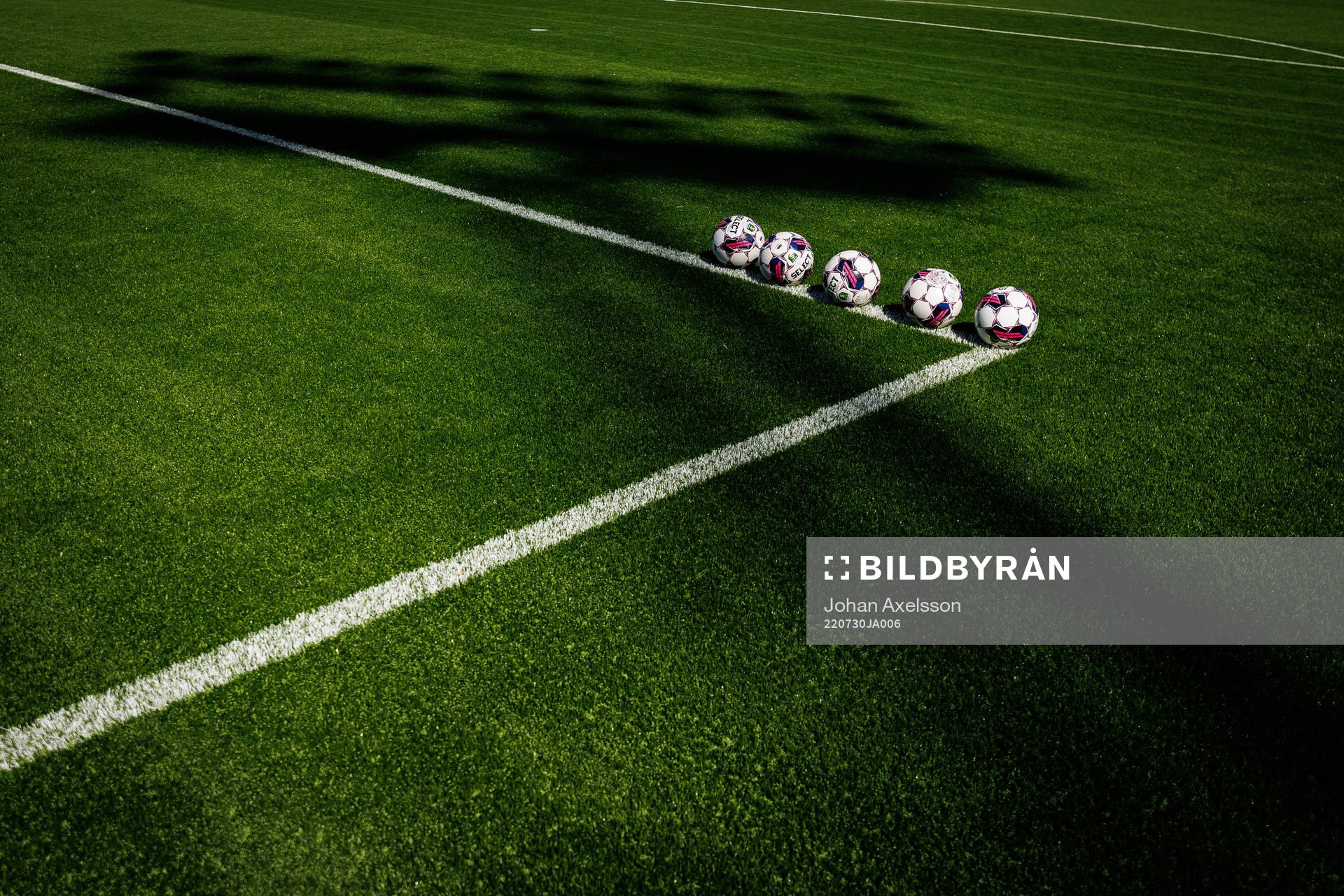 Matchbollar på gräset