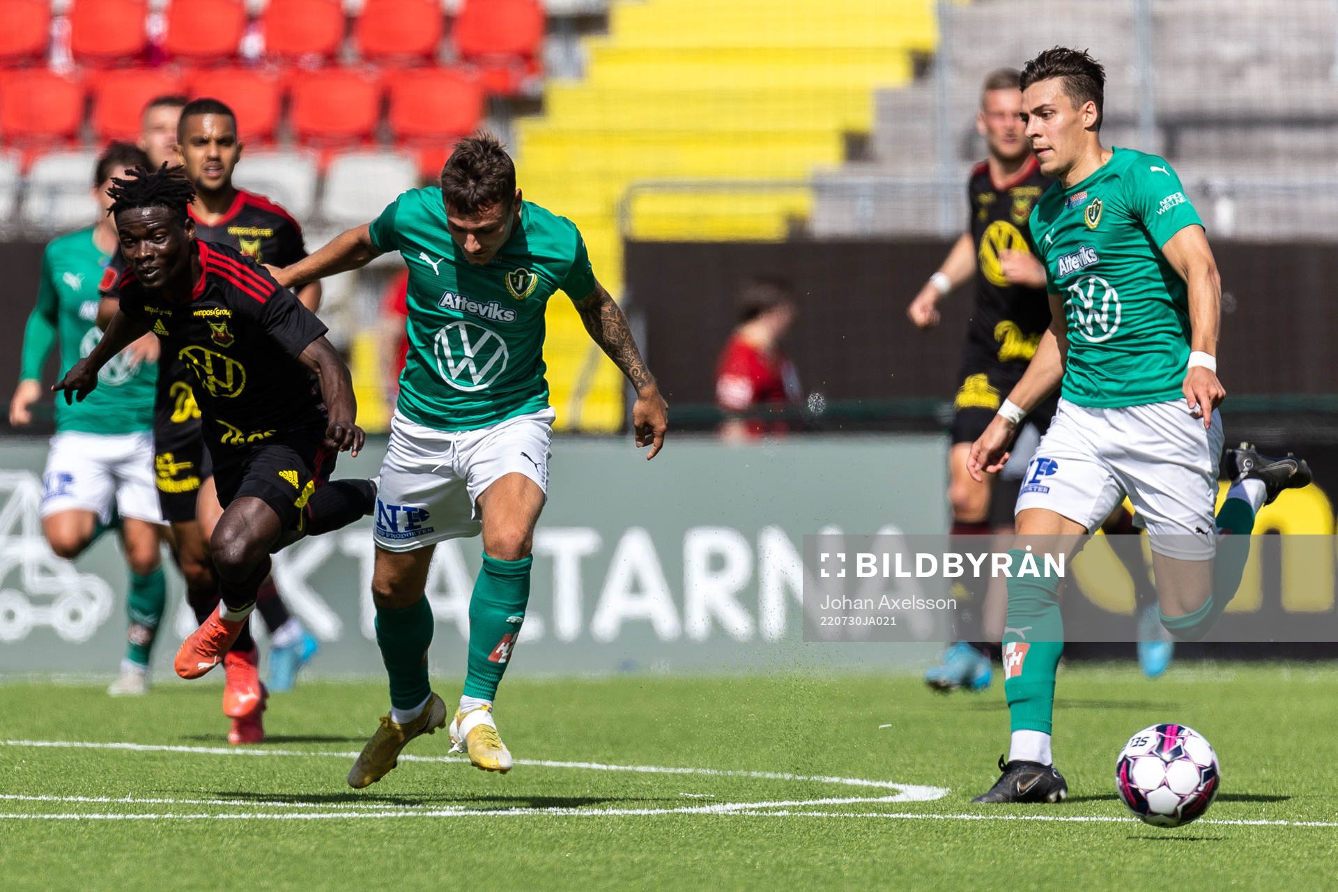 Östersunds Yannick Adjoumani och Jönköpings Adrian