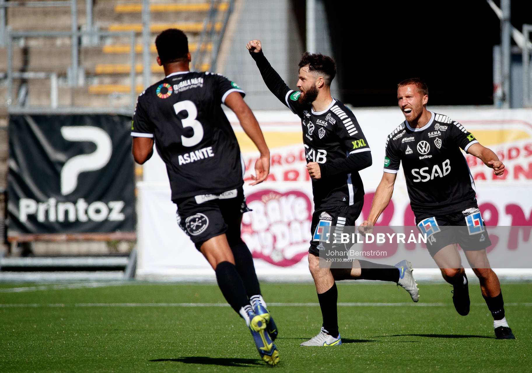 Brages Jonathan Syberg Tamimi jublar