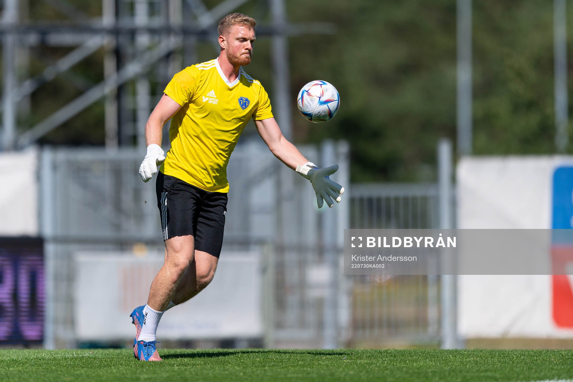 Falkenbergs målvakt Tim Erlandsson före fotbollsmatchen i