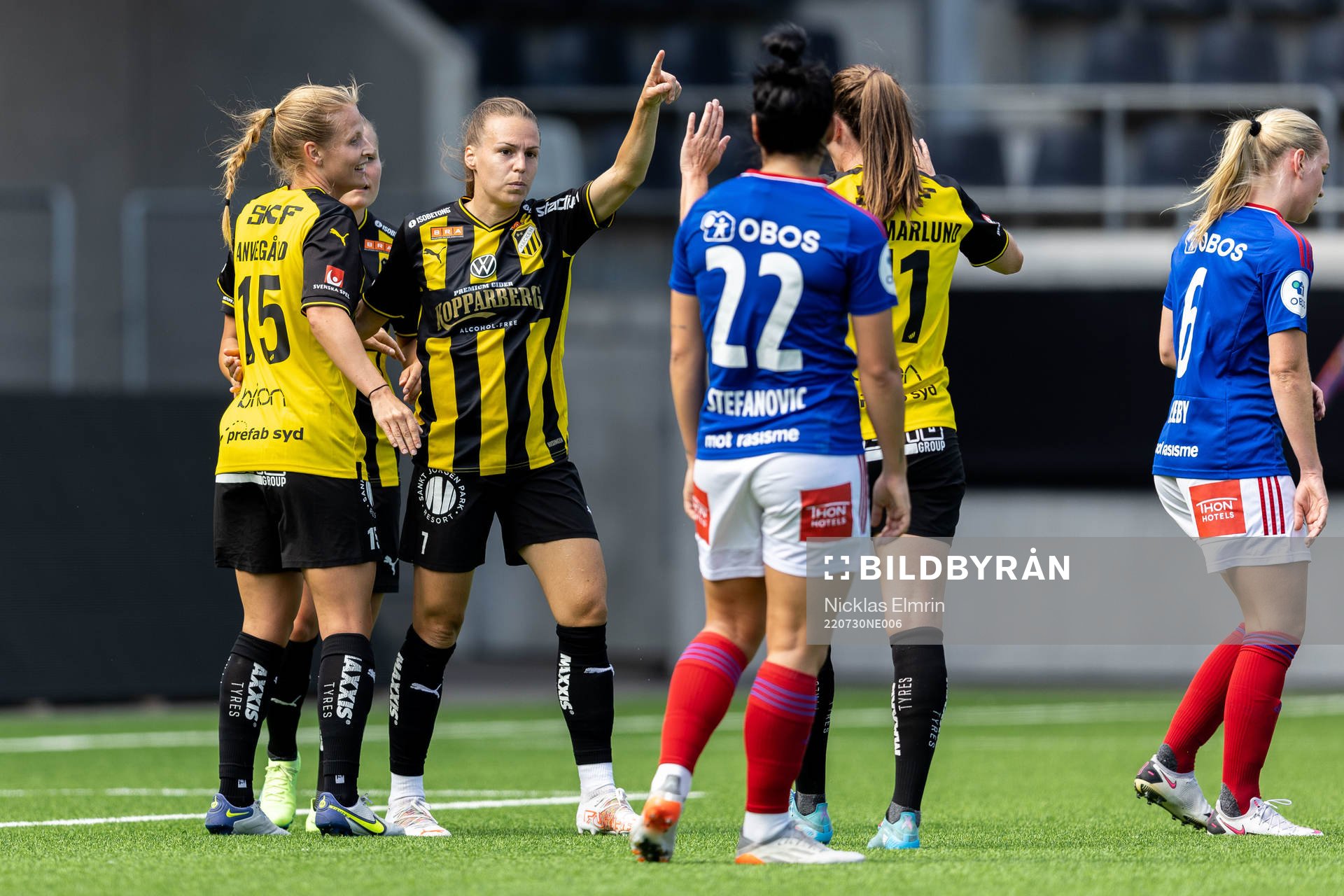 Häckens Agla Maria Albertsdottir jublar efter 1-0 under fotbollsmatchen i träningsmatchen mellan Häcken och Vålerenga den 30 juli 2022 i Göteborg.