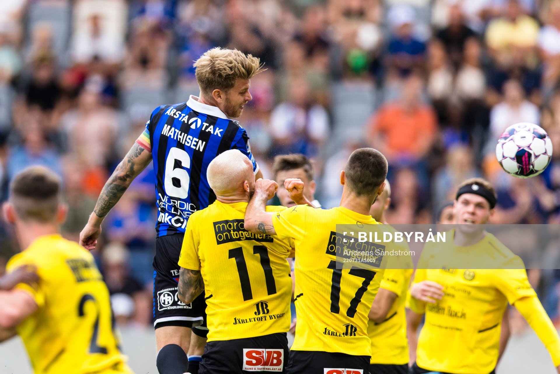 Sirius Marcus Klingenberg Mathisen når högst på en hörna