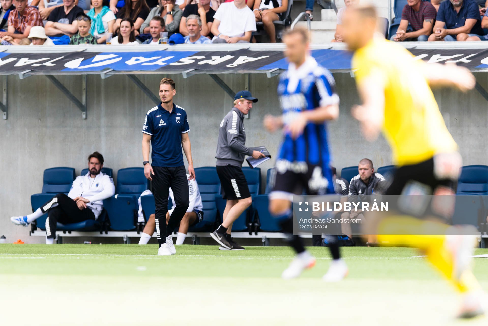 Sirius tränare Daniel Bäckström under fotbollsmatchen i Allsvenskan mellan Sirius och Mjällby den 31 juli 2022 i Uppsala. 