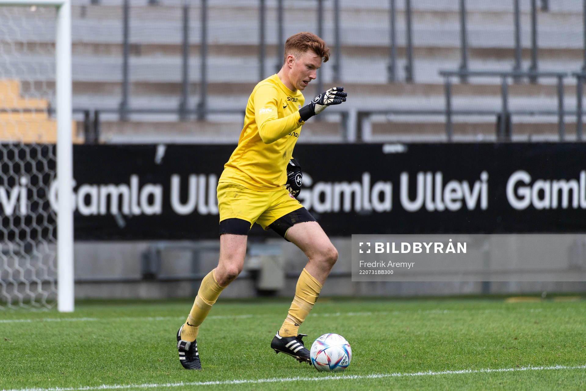 Qvidings målvakt Gustav Norin under fotbollsmatchen i Ettan södra mellan GAIS och Qviding den 31 juli 2022 i Göteborg. 