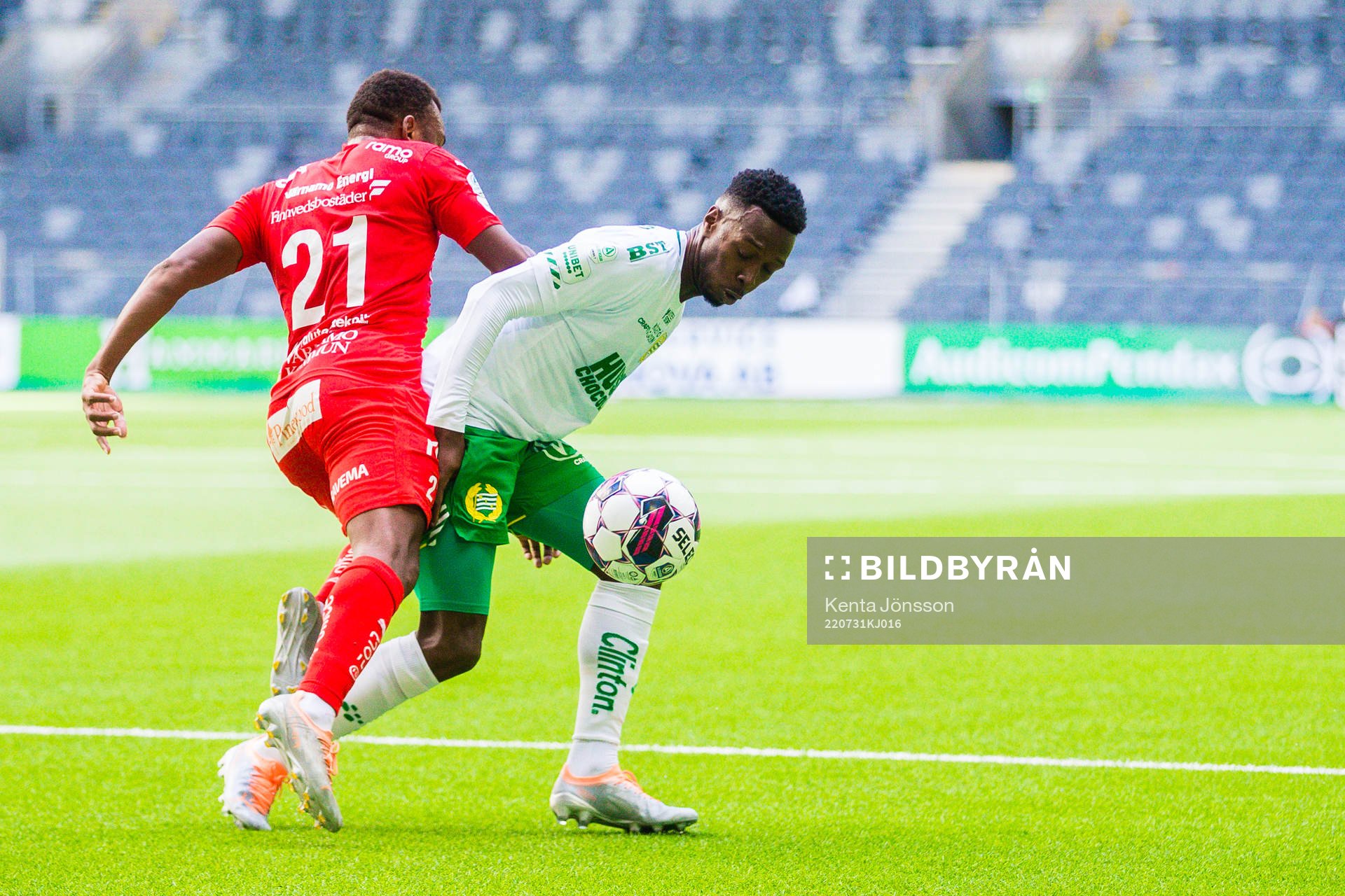 Värnamos Abdussalam Magashy och Hammarbys Shaquille Pinas