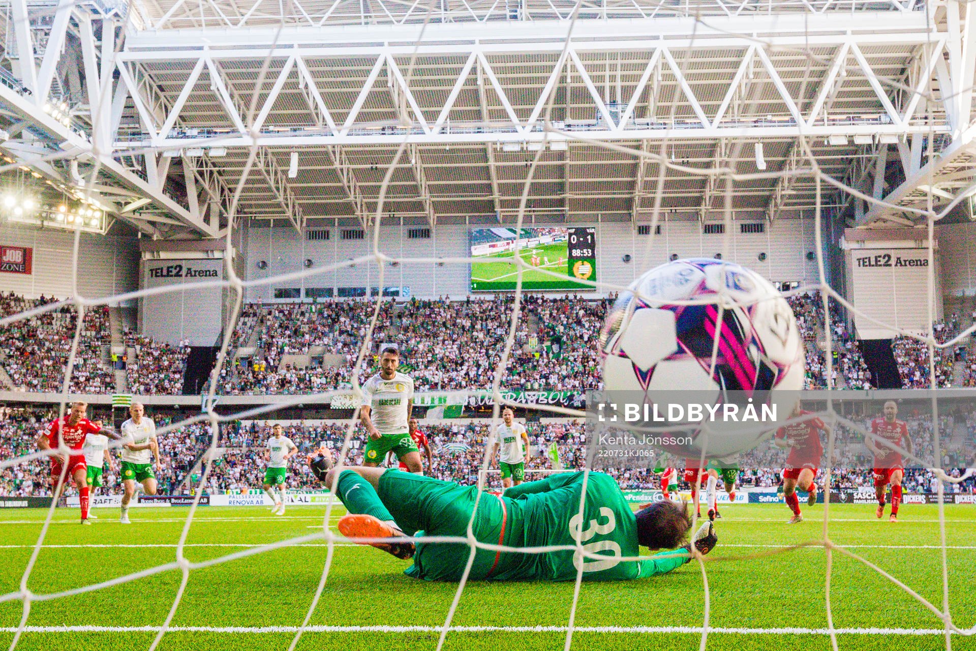 Hammarbys Nahir Besara gör 1-1 på straff