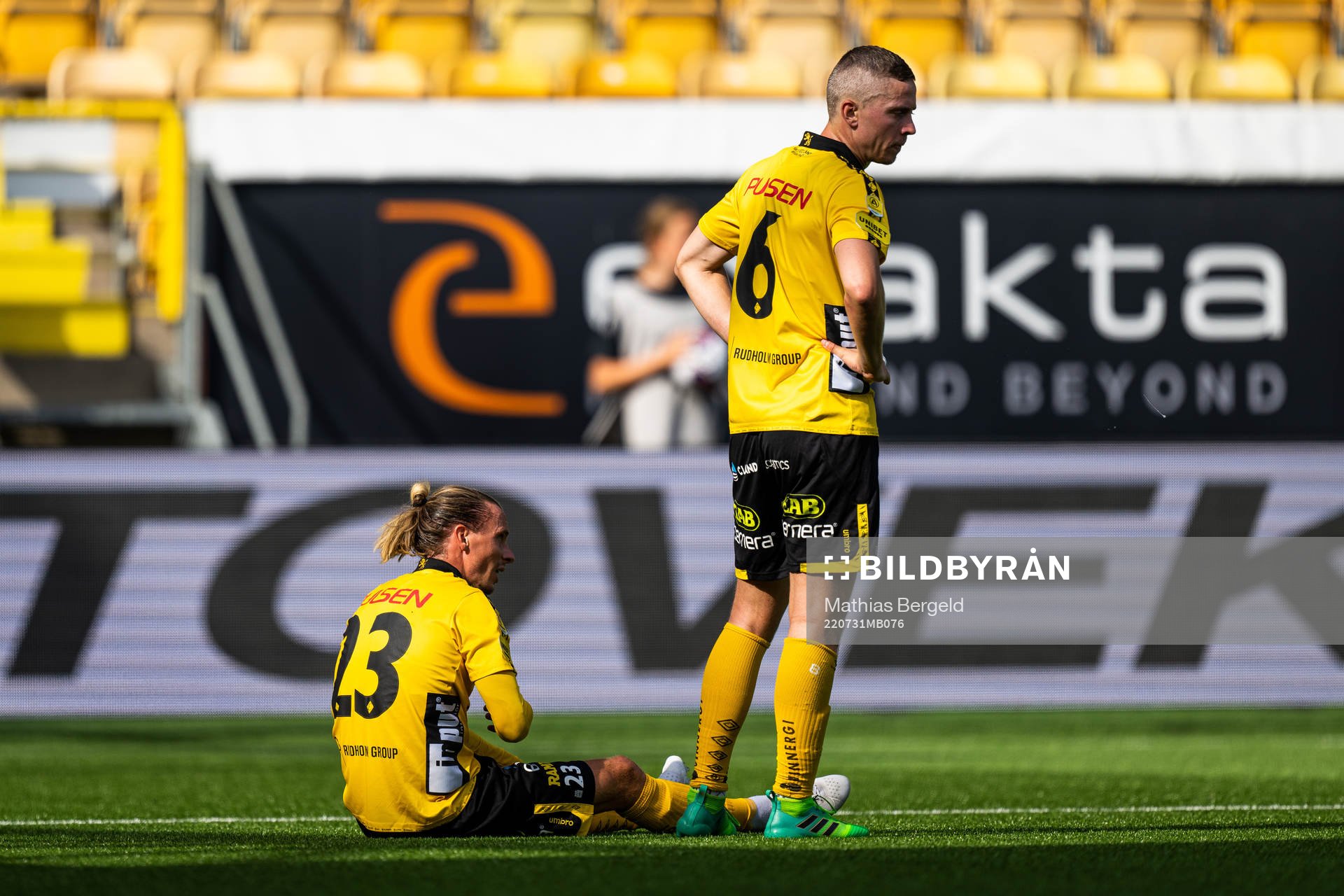 Elfsborgs Niklas Hult och Andre Ibsen Rømer deppar