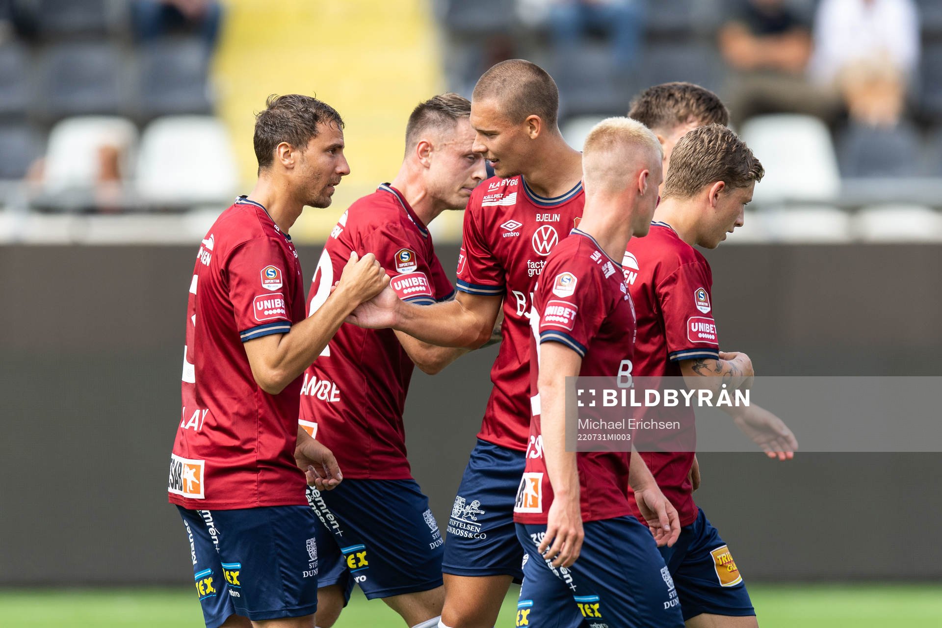 Örgrytes Jonathan Azulay jublar med lagkamrater