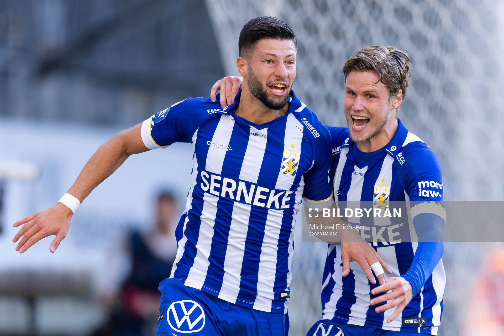 IFK Göteborgs Kevin Yakob jublar ihop med Gustaf Norlin