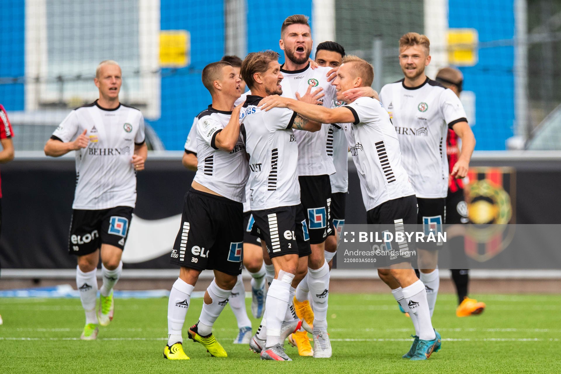 Örebros Axel Andresson jublar