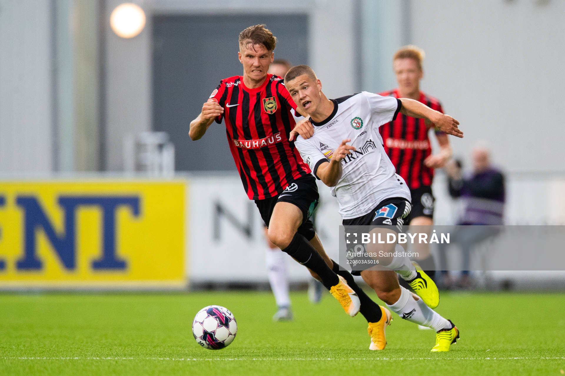 Brommapojkarnas Samuel Leach Holm och Örebros Samuel Dahl