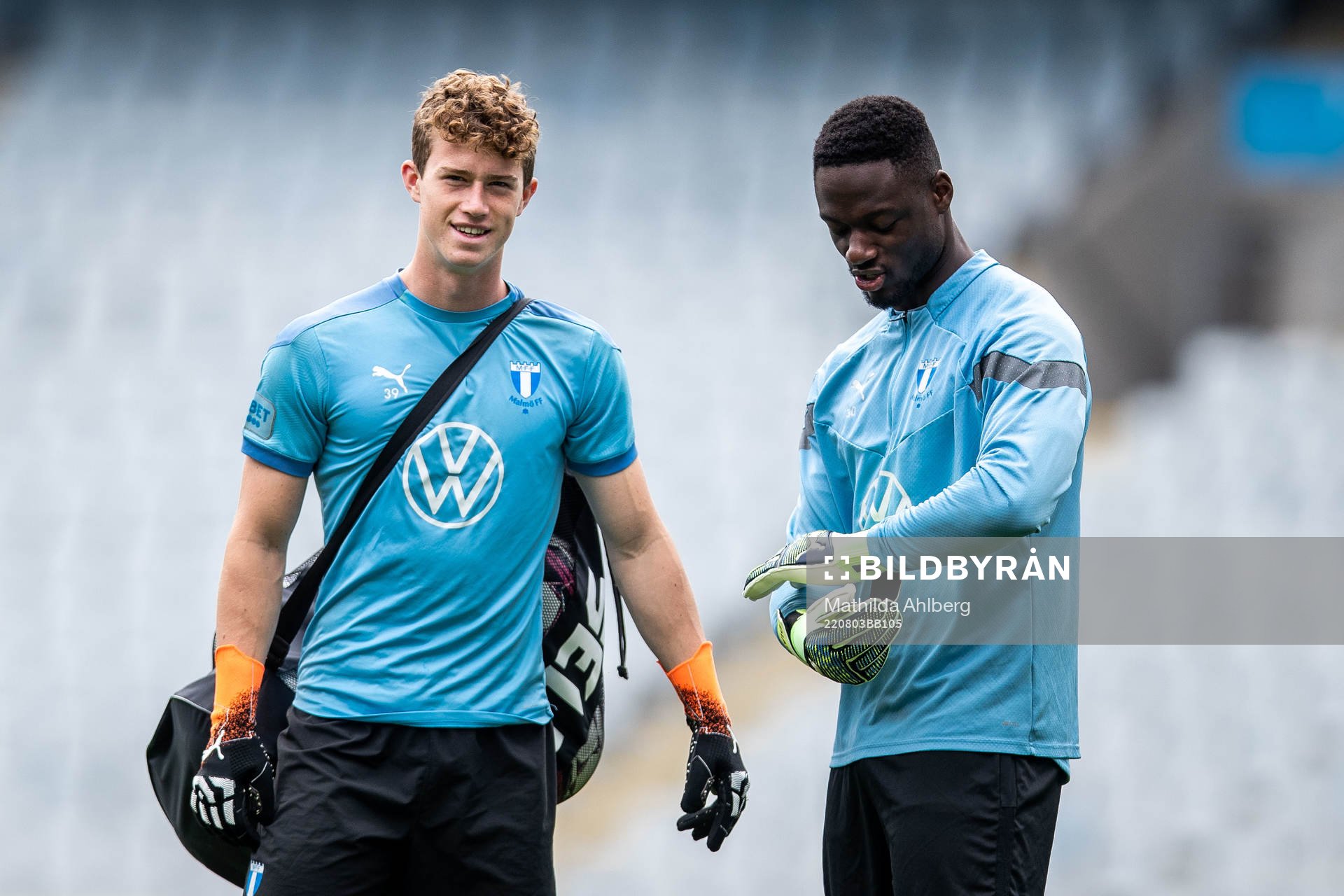 Goalkeeper Viktor Andersson and goalkeeper Ismael Diawara