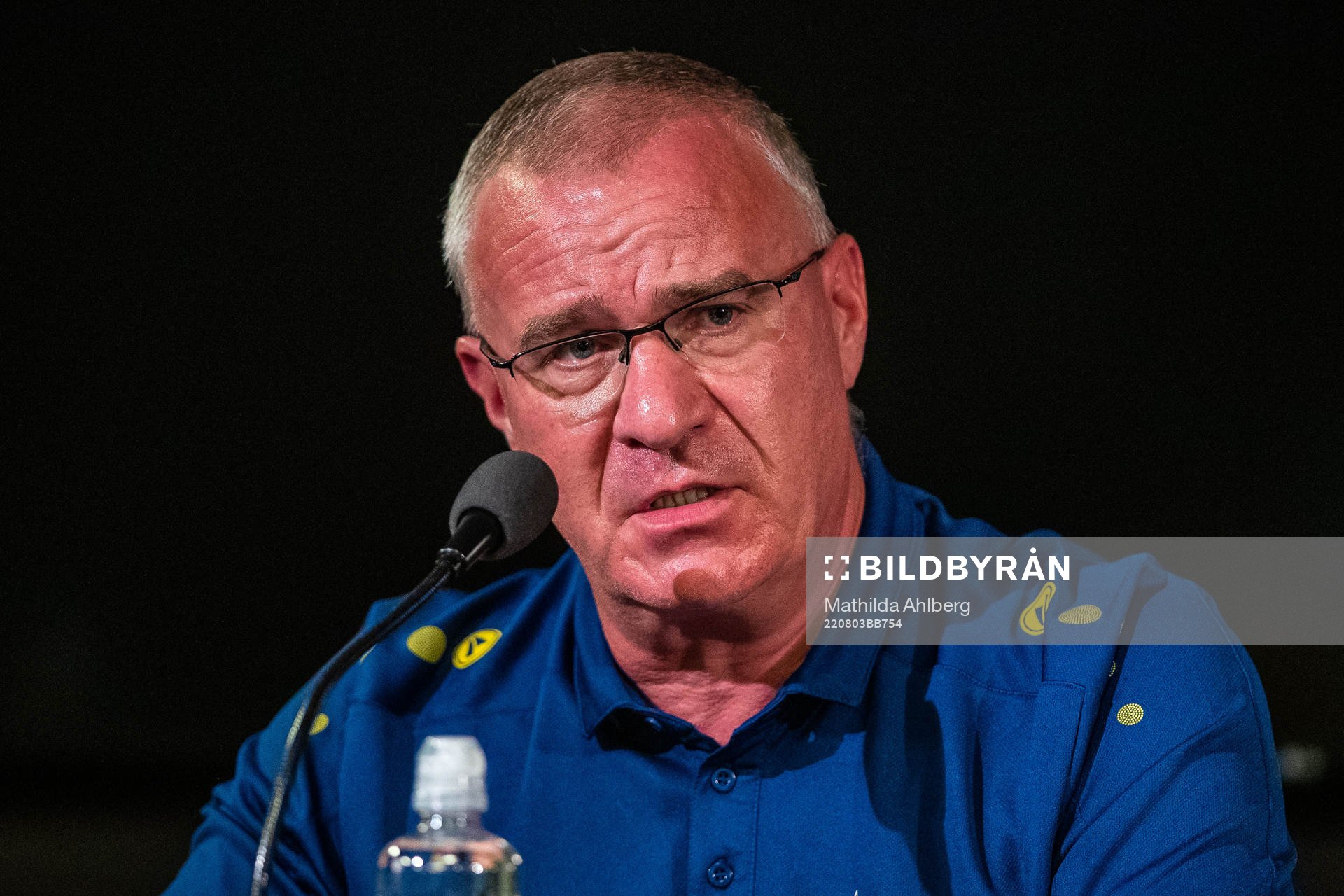 during a Press conference with Diddeleng