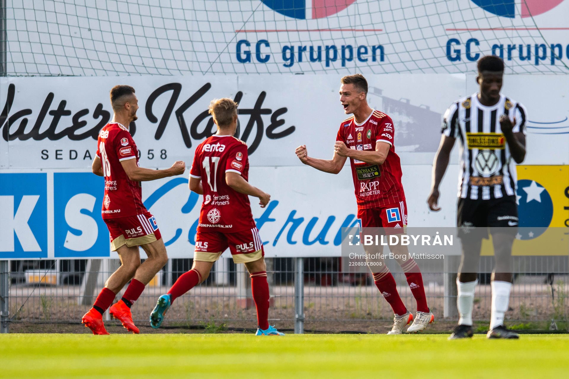 Skövdes Villiam Granath jublar efter 0-1 under fotbollsmatchen i Superettan mellan Landskrona och Skövde AIK den 3 augusti 2022 i Landskrona.