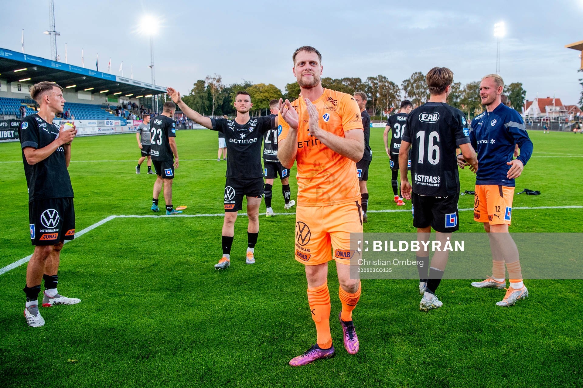 Halmstads målvakt Malkolm Nilsson Säfqvist jubla med