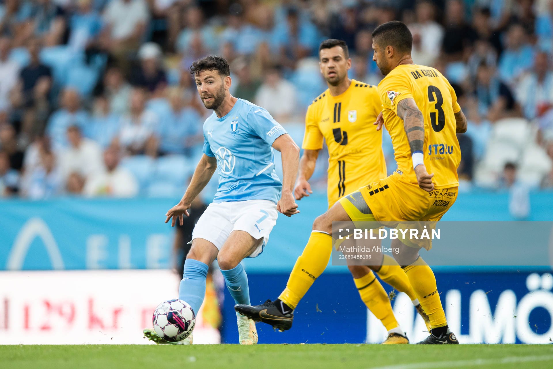 Erdal Rakip of Malmö FF and Manuel da Costa of Diddeleng