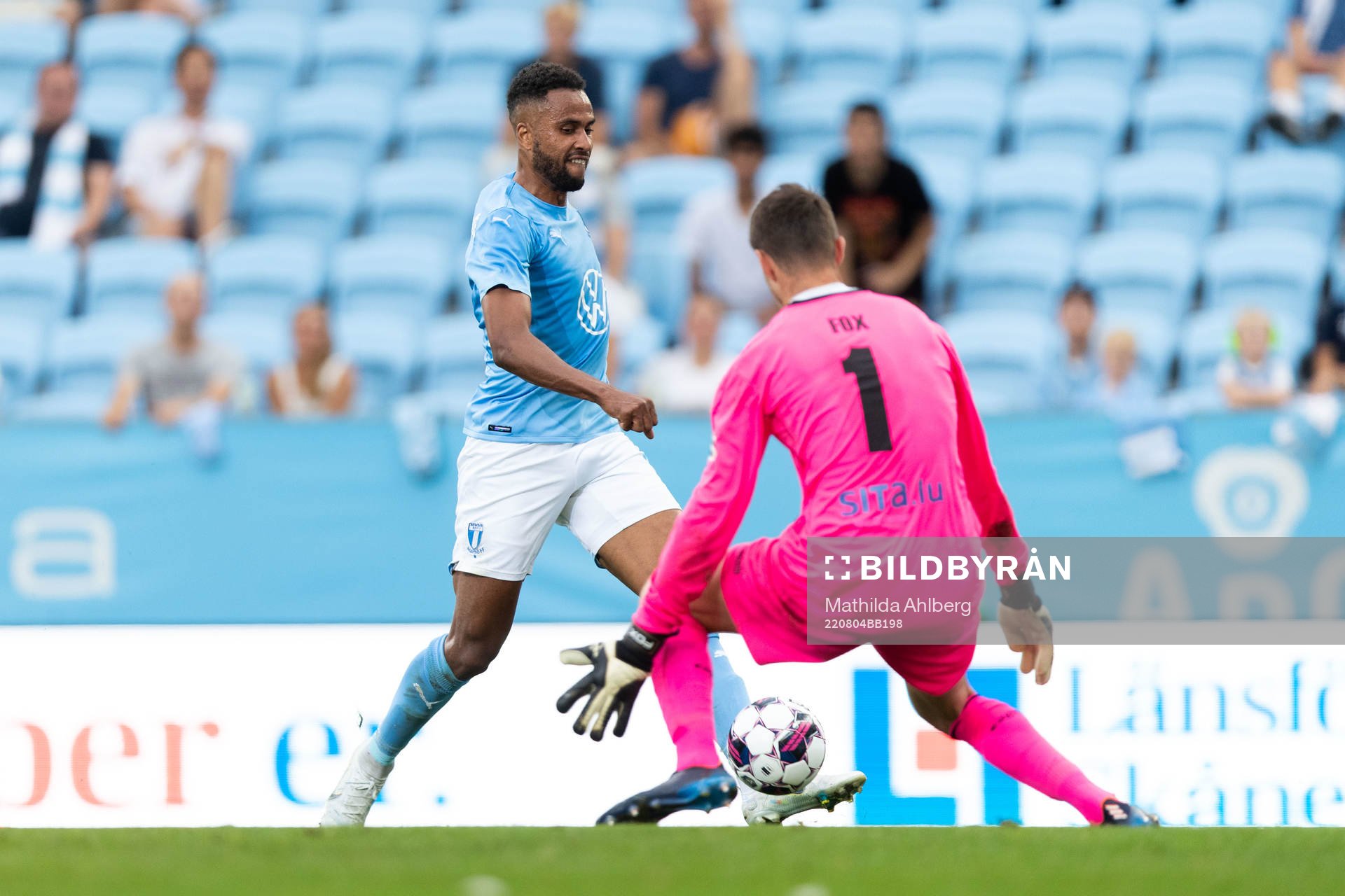 Isaac Kiese Thelin of Malmö FF and goalkeeper Lucas Fox of