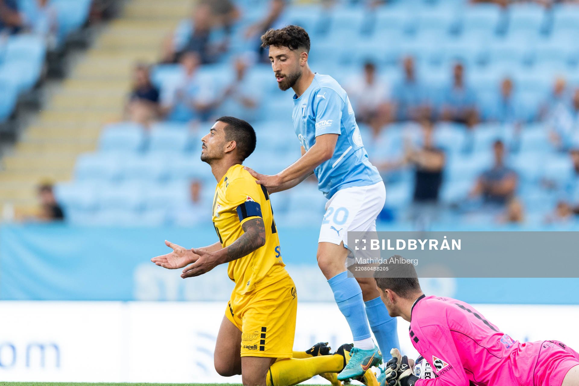 Moustafa Zeidan of Malmö FF and Mehdi Kirch of Diddeleng during the UEFA Europa League qualification match between Malmö FF and Diddeleng on August 4, 2022 in Malmö.