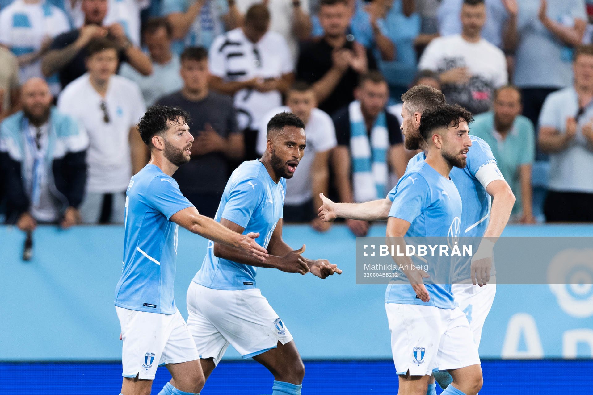 Isaac Kiese Thelin of Malmö FF celebrates