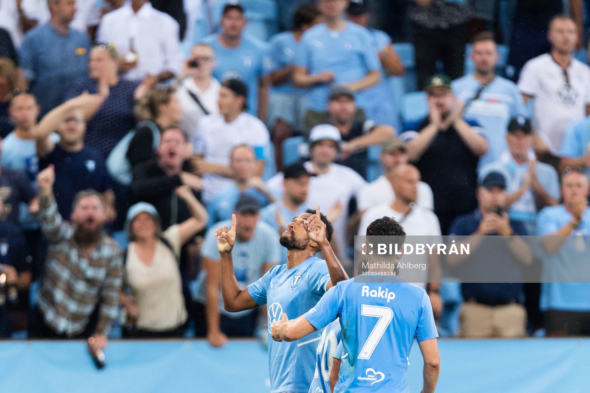Isaac Kiese Thelin of Malmö FF celebrate