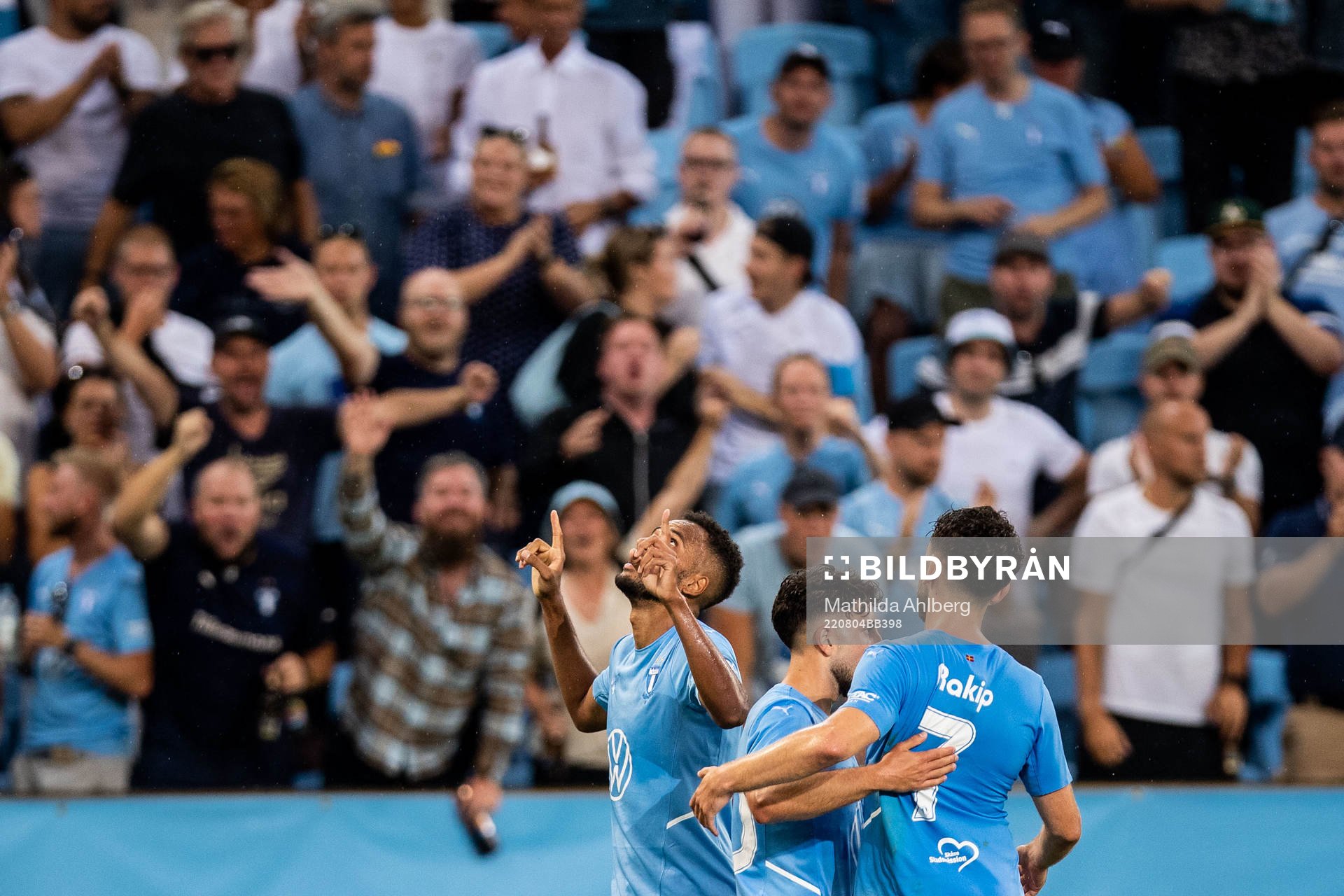Isaac Keise Thelin of Malmö FF celebrates