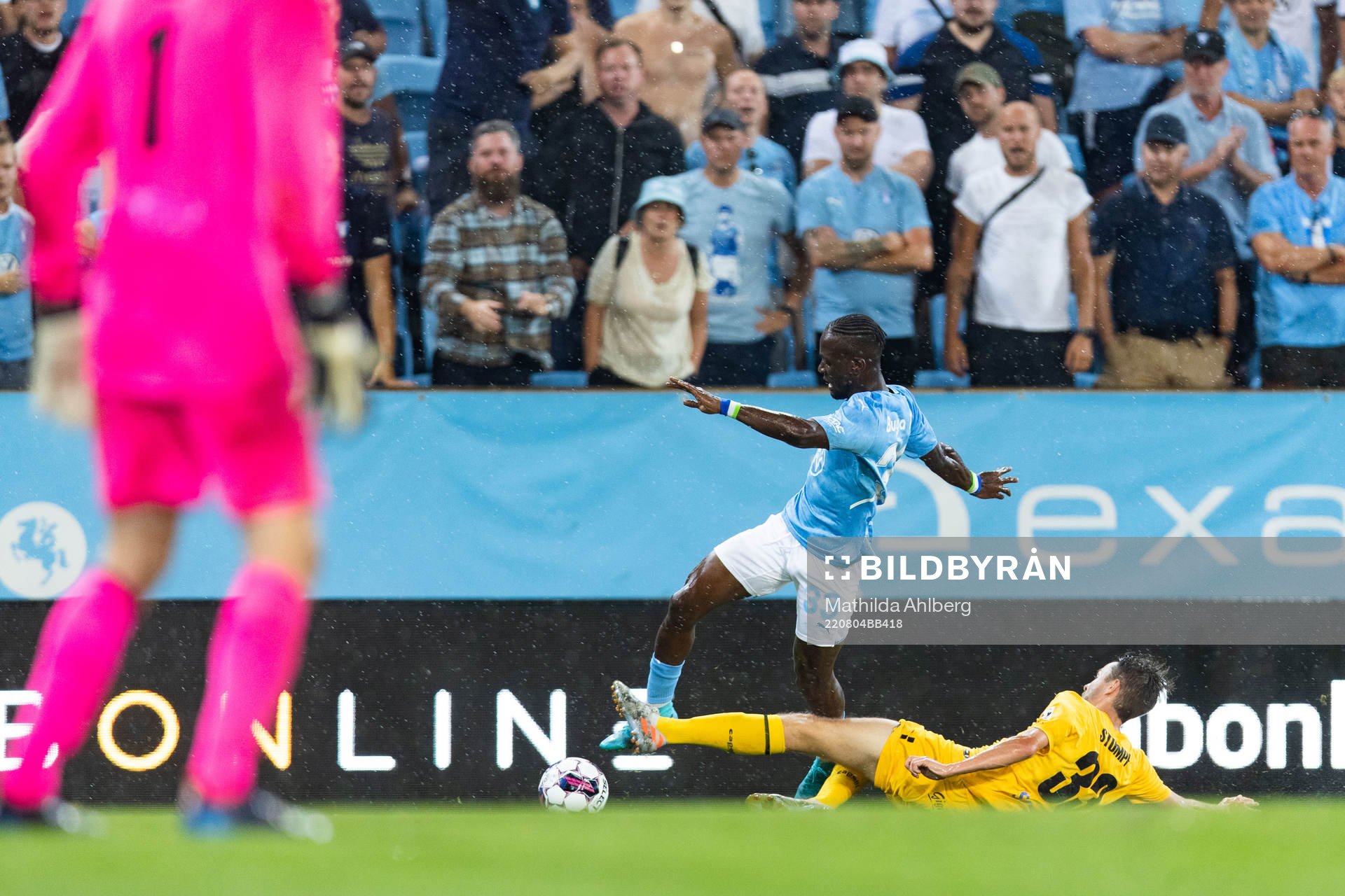 Muhamed Buya Turay of Malmö FF and Chris Stumpf of