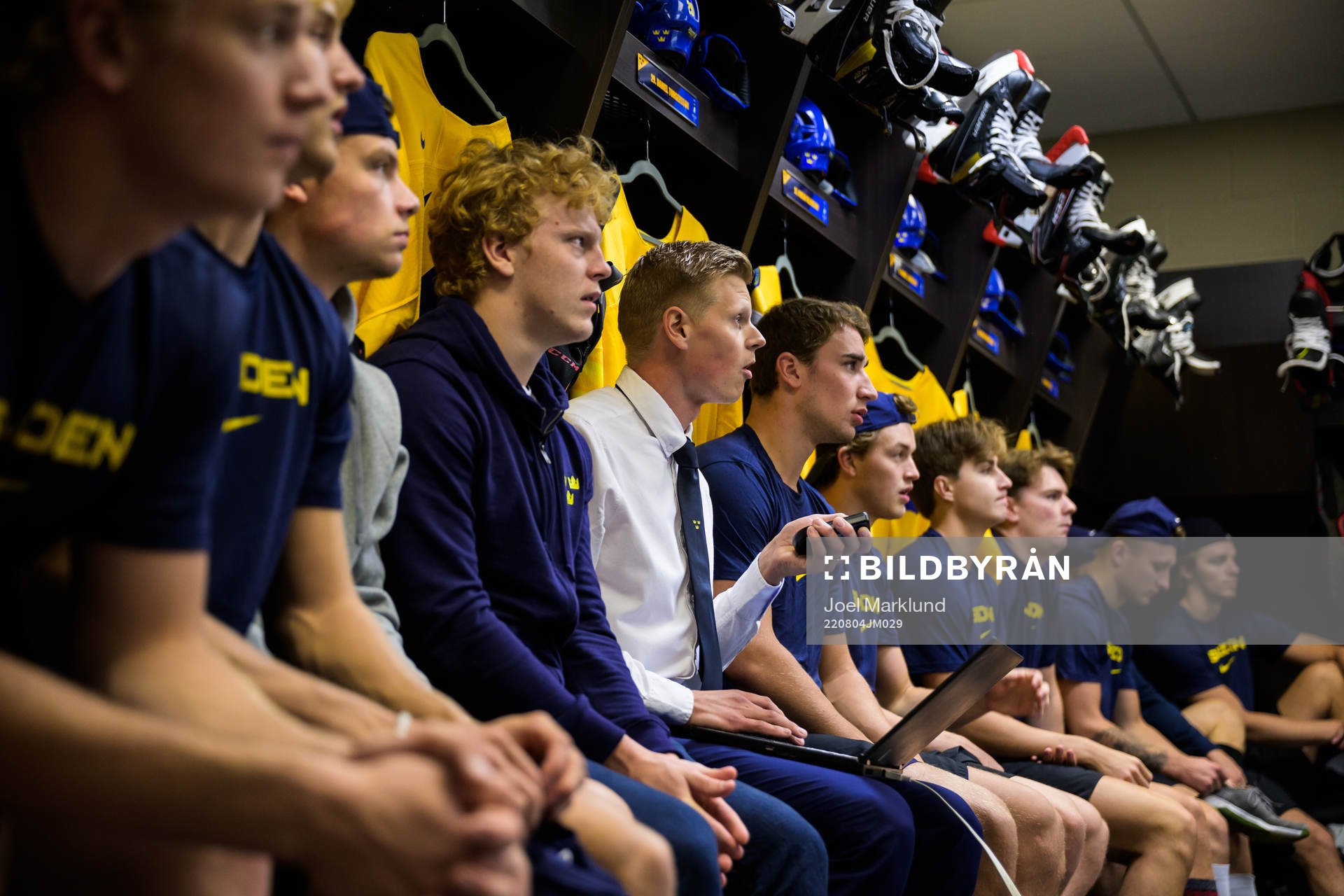 Assistant coach Patrik Andersson of Sweden