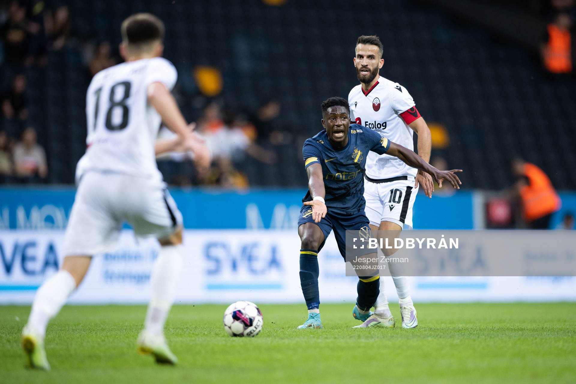 Josafat Mendes of AIK and Ferhan Hasani of FK Shkendija