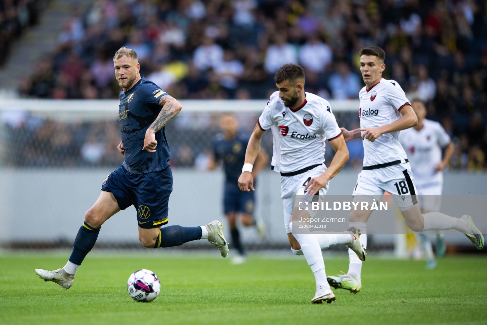 John Guidetti of AIK and Egzon Bejtullai of FK Shkendija