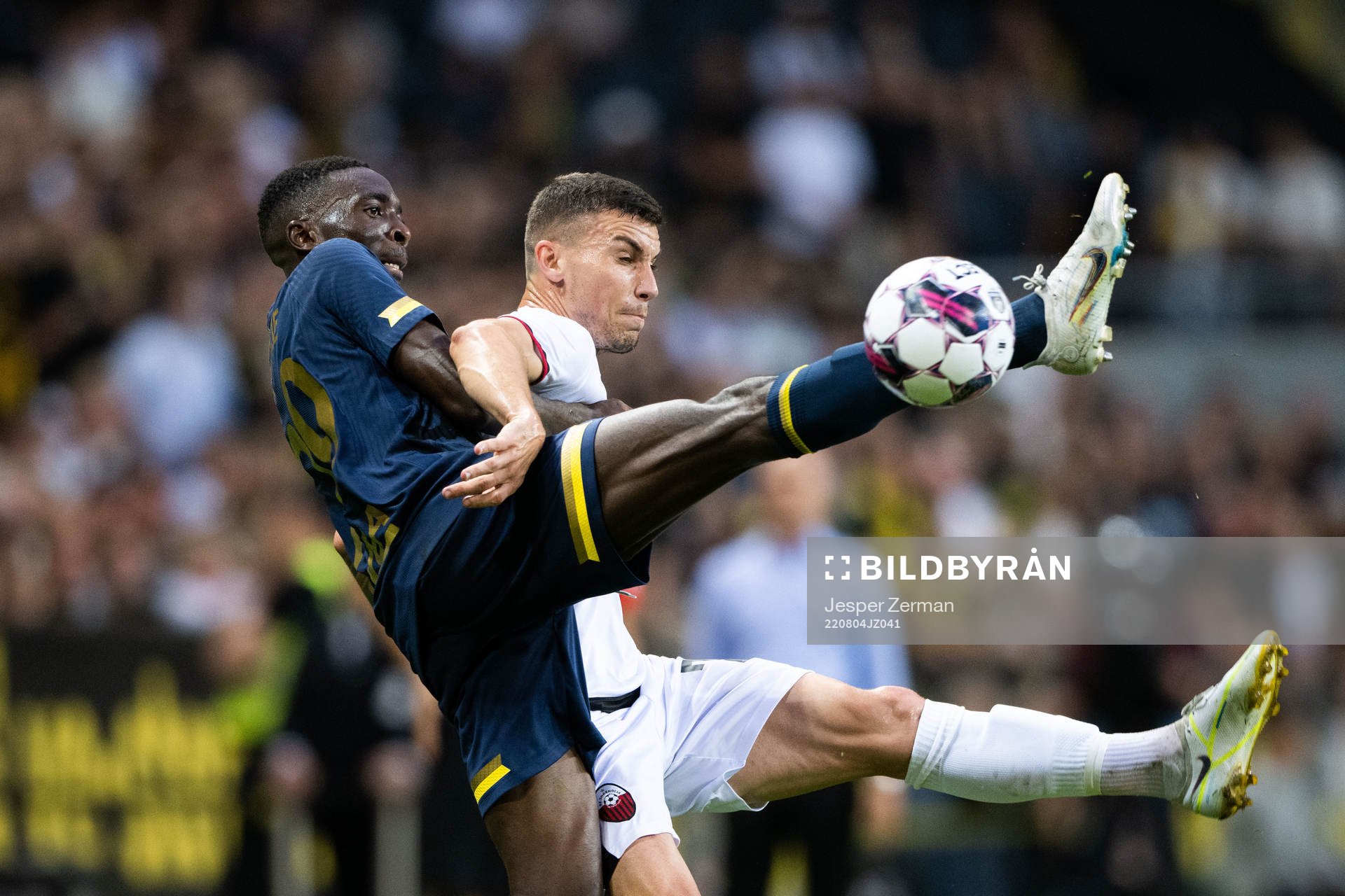 Collins Sichenje of AIK and Vlatko Stojanovskiof FK