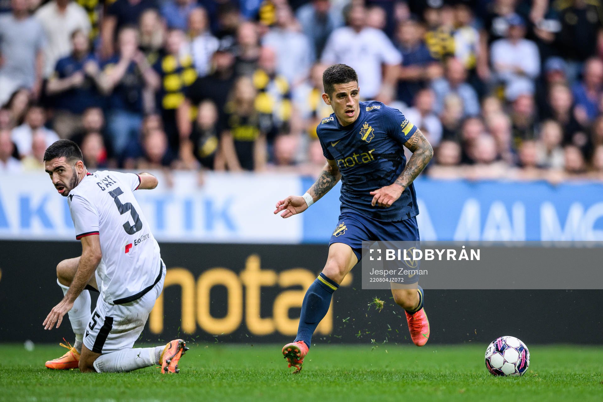 Klisman Cake of FK Shkendija and Nicolas Stefanelli of AIK