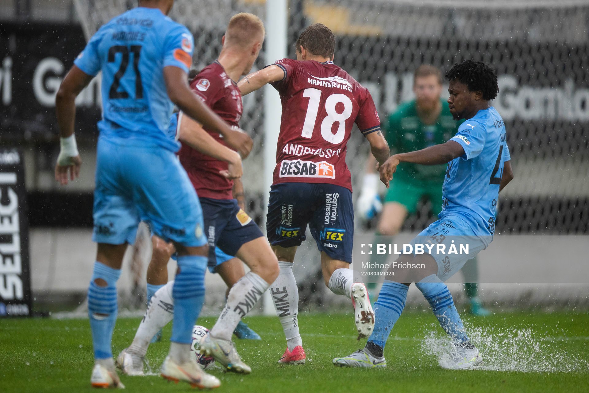 Örgrytes Anton Andreasson och AFC Eskilstunas Abdul-Halik