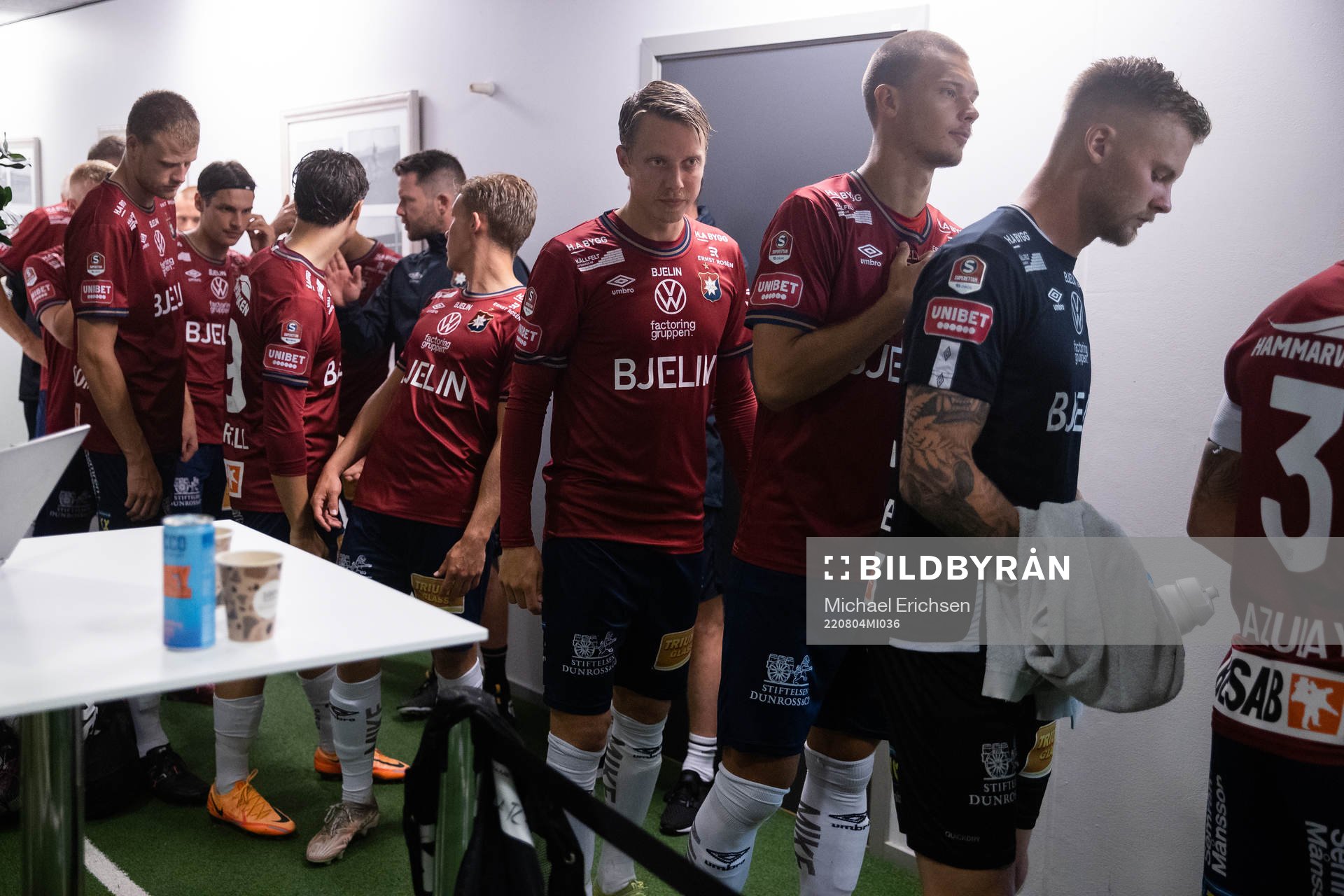 Örgrytes spelare i väntan på avspark i fotbollsmatchen i Superettan mellan Örgryte och AFC Eskilstuna den 4 augusti 2022 i Göteborg.