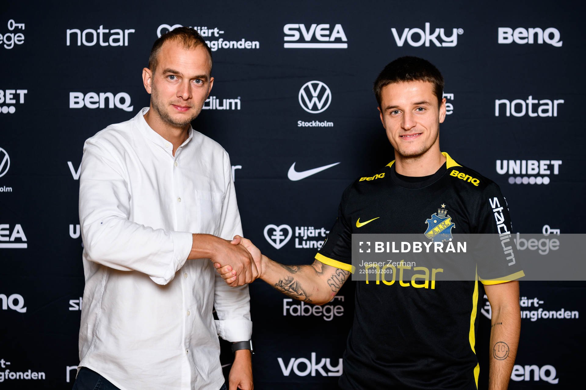 AIK:s sportchef Henrik Jurelius och Vincent Thill poserar för ett porträtt den 5 augusti 2022 i Stockholm. 