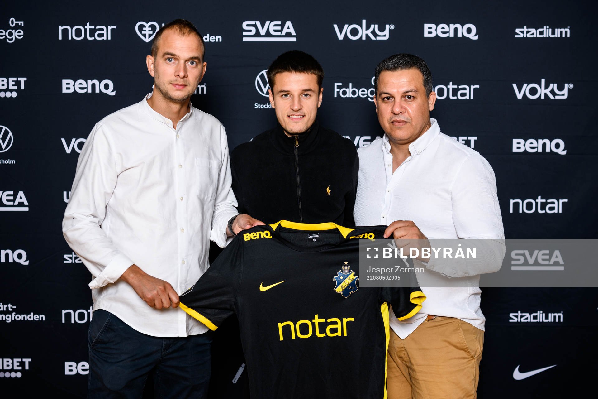 AIK:s sportchef Henrik Jurelius, Vincent Thill och Ahmed Nouma poserar för ett porträtt den 5 augusti 2022 i Stockholm. 