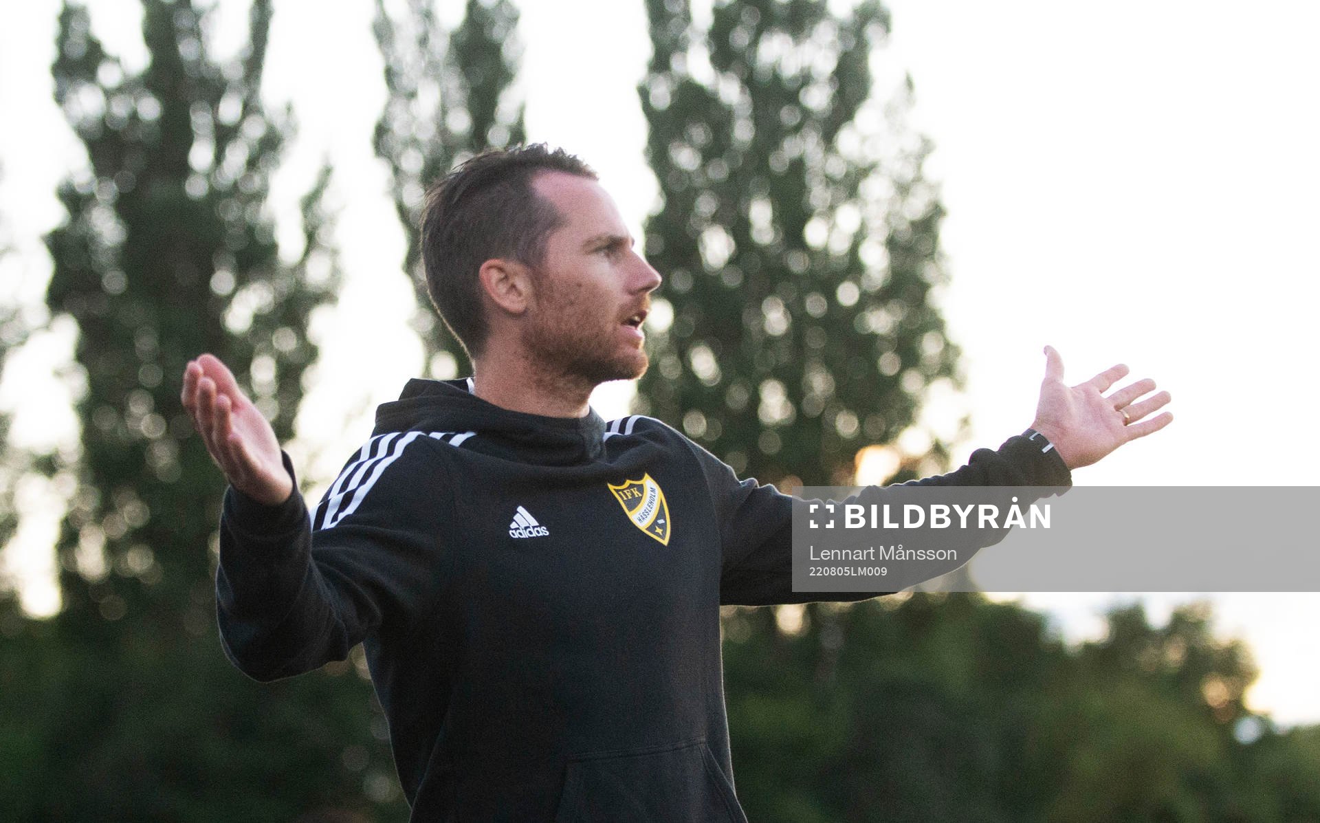 IFK Hässleholms tränare Johan Persson i matchen i div. 2 mellan FC Rosengård och IFK Hässleholm i Malmö 5 augusti2022.
