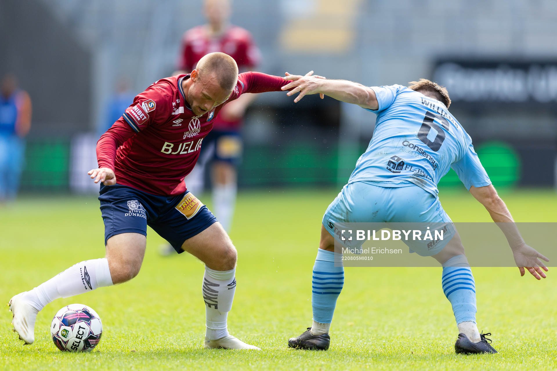 Örgrytes Nicklas Bärkroth och AFC Eskilstunas Ryan