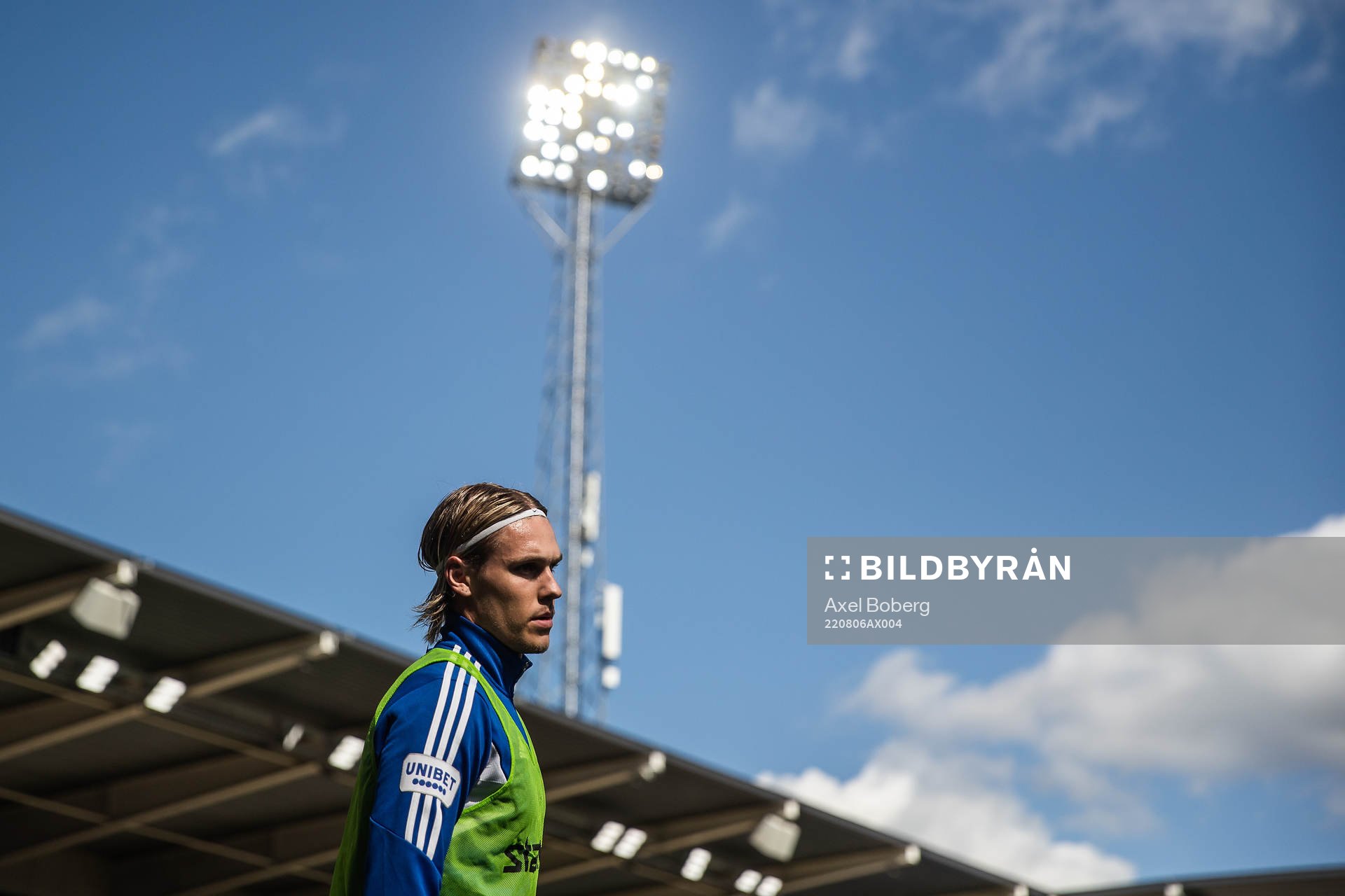 IFK Norrköpings Darrell Kamdem Tibell värmer upp