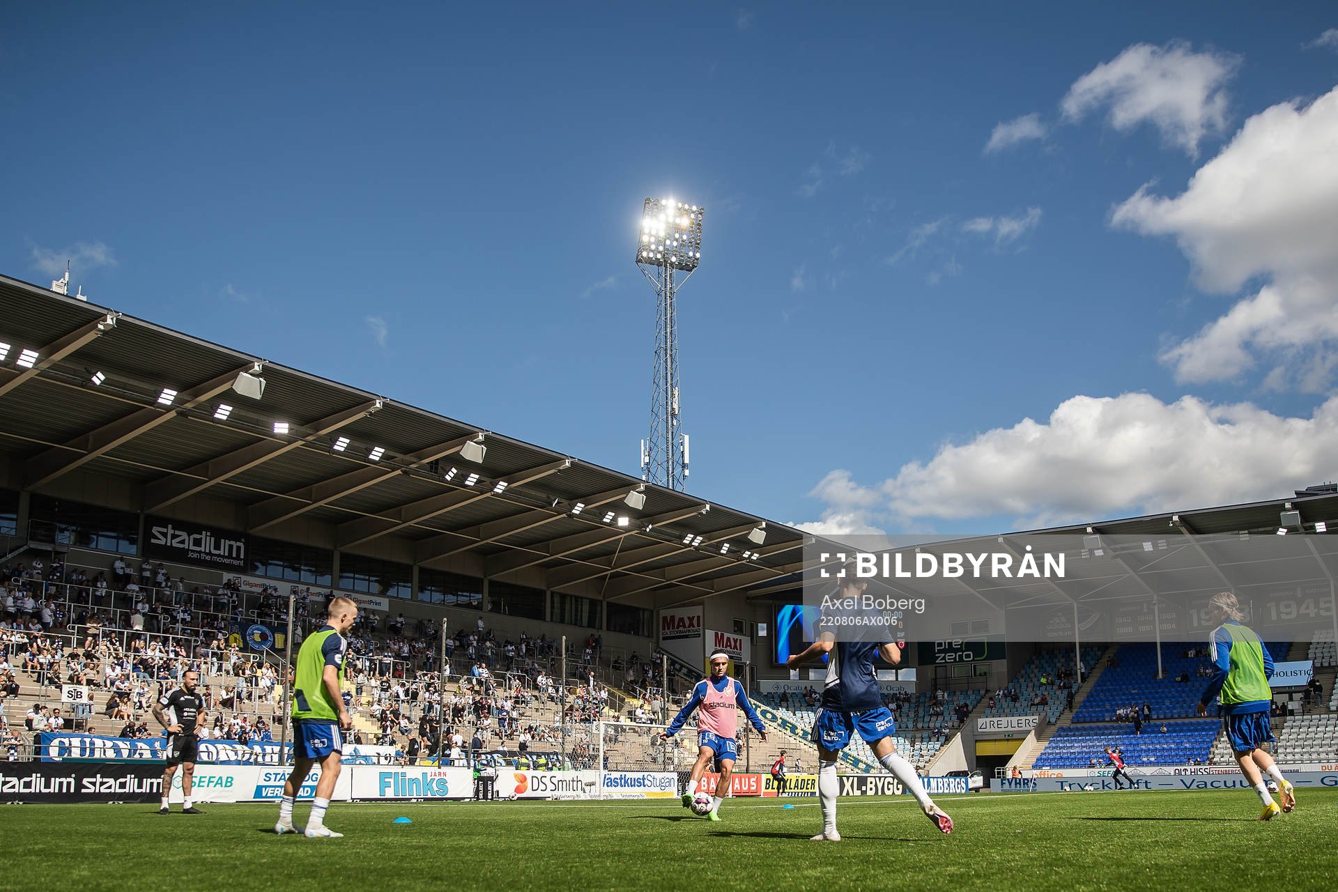 IFK Norrköpings spelare värmer upp