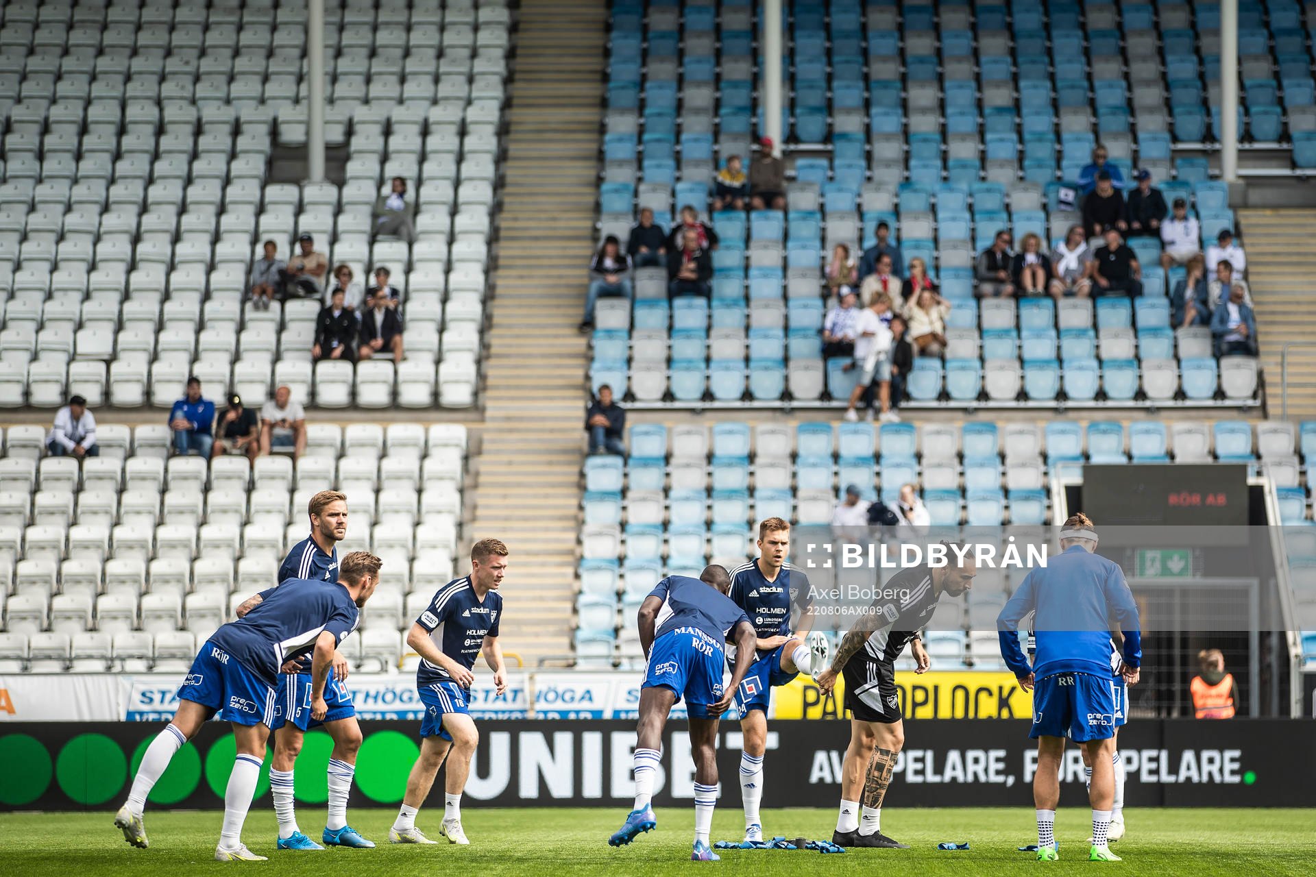 IFK Norrköpings spelare värmer upp
